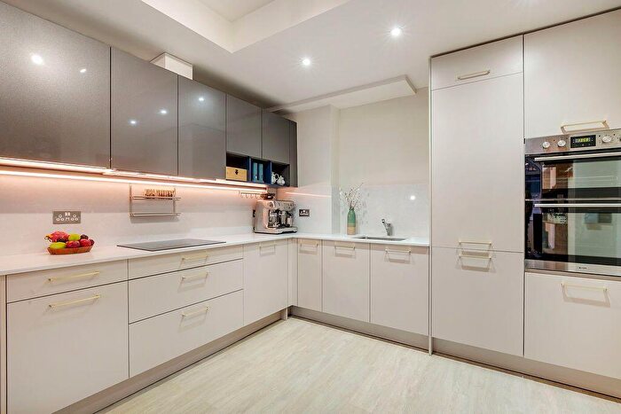 1 Bedroom Flat For Sale In Henriques Street, Aldgate East, E1