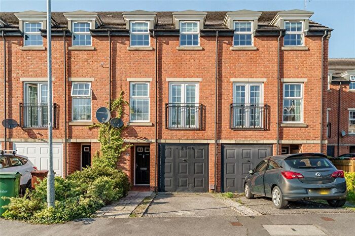 3 Bedroom Town House For Sale In Lyng Court, Knottingley, WF11