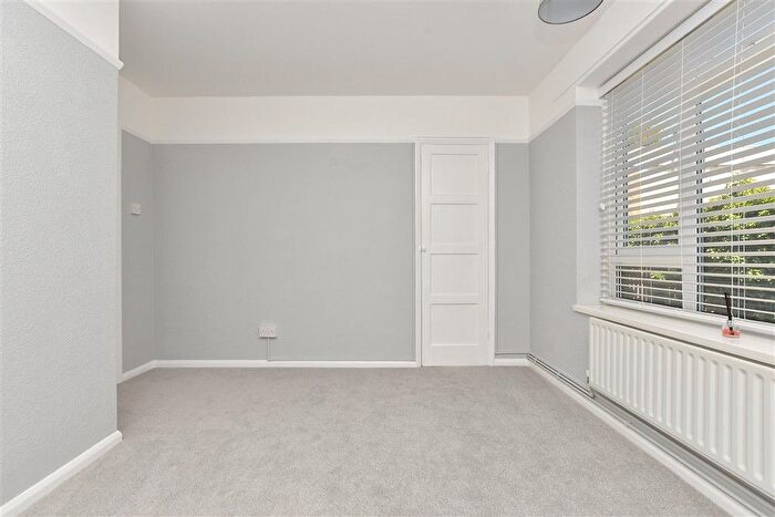 1 Bedroom Flat For Sale In Perkins Avenue, Margate, Kent, CT9