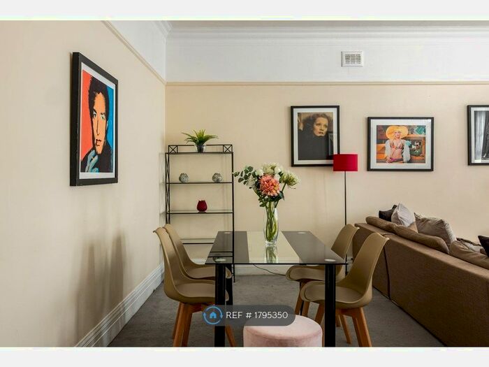 3 Bedroom Flat To Rent In Wellesley Mansions, London, W14