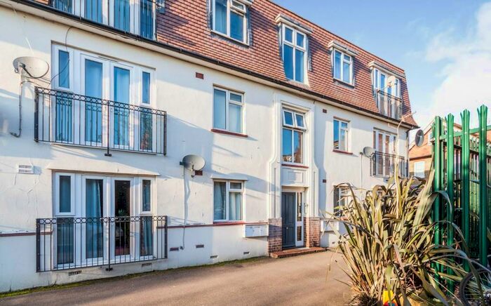 2 Bedroom Flat To Rent In Boundary Close - Kingston, KT1