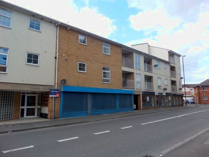 3 Bedroom Flat To Rent In Holbrook Way, Swindon, SN1