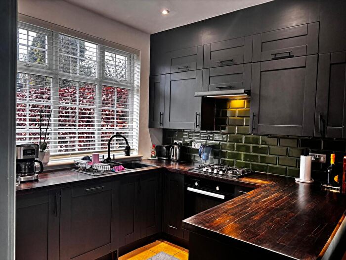 2 Bedroom House To Rent In North Pathway, Harborne, West Midlands, B17