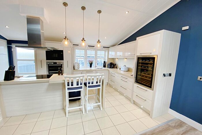 2 Bedroom Park Home For Sale In Lookout Park, Stoborough, Dorset, BH20 - Photo 7