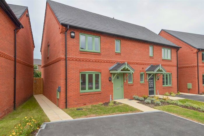 3 Bedroom Semi-Detached House For Sale In Chapmans Orchard, Hanley Swan, Worcester, WR8