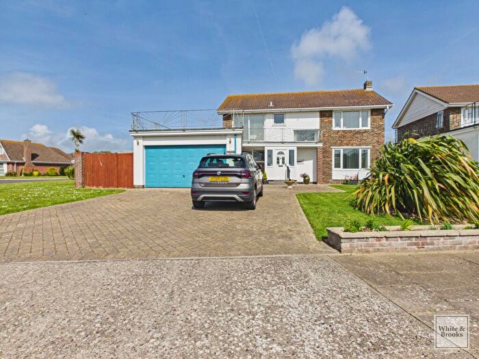 4 Bedroom Detached House For Sale In Shorecroft, Aldwick, PO21