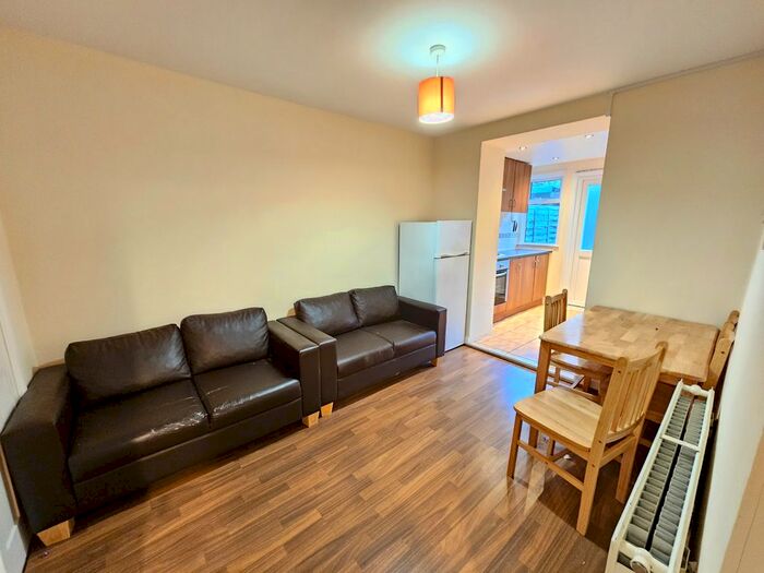 2 Bedroom Flat To Rent In Elswick Road, London, SE13