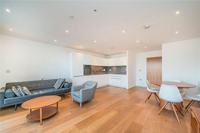 2 Bedroom Apartment To Rent In Turnberry Quay, London, E14