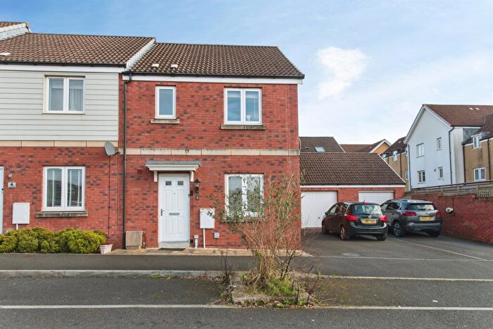 3 Bedroom End Of Terrace House For Sale In Somerville Crescent, Exeter, EX2