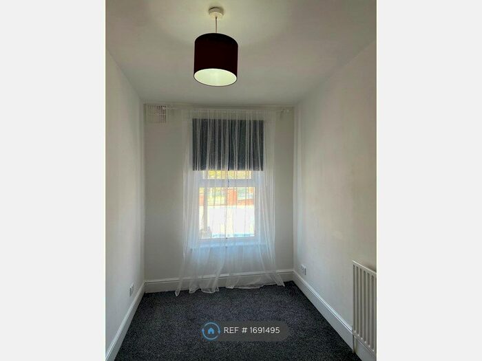 2 Bedroom Flat To Rent In Firth Park Road, Sheffield, S5