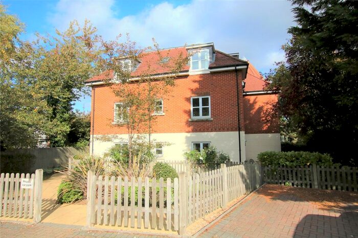 2 Bedroom Flat To Rent In Wessex Gate, Shinfield Road, Reading, Berkshire, RG2