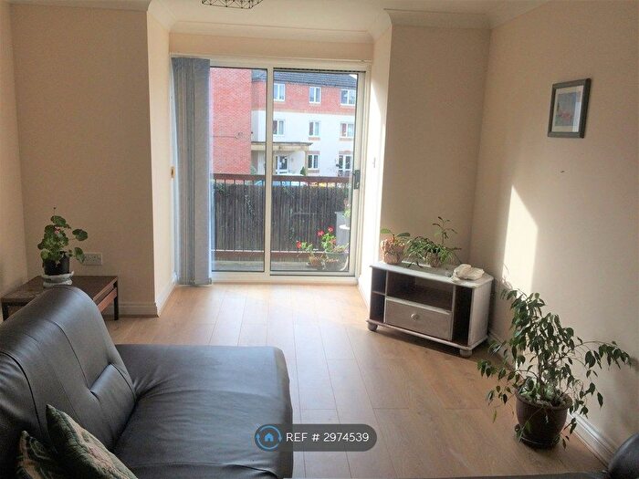 2 Bedroom Flat To Rent In Richmond Gardens, Southampton, SO17