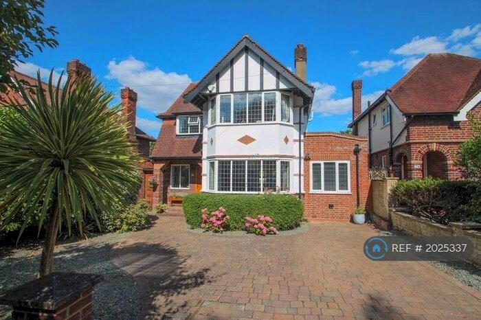 4 Bedroom Detached House To Rent In Hillcrest Gardens, Hinchley Wood, KT10