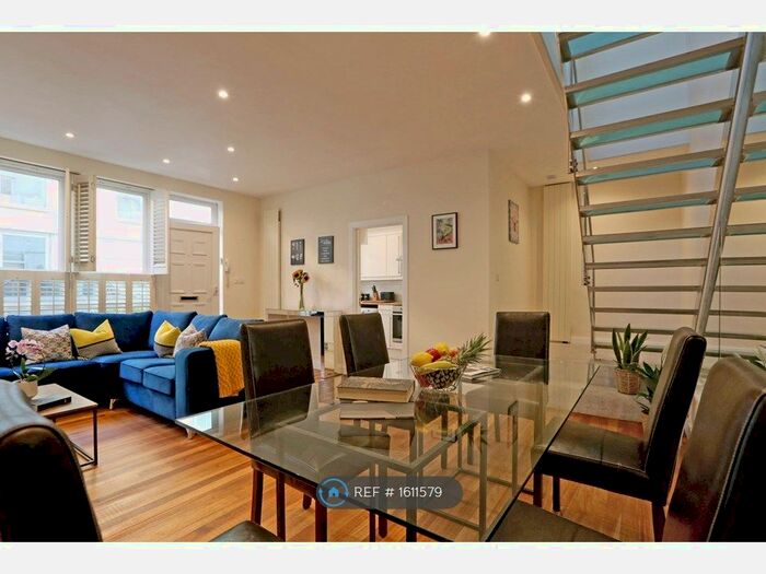 3 Bedroom Flat To Rent In Old Manor Yard, London, SW5