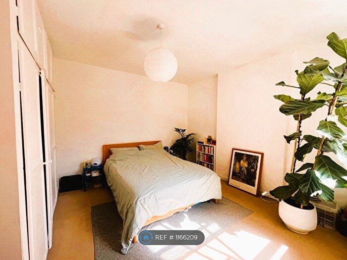 2 Bedroom Flat To Rent In Worple Road, Wimbledon, SW19