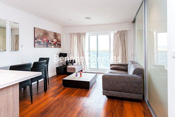 Studio To Rent In East Drive, London, NW9