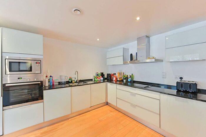 2 Bedroom Flat To Rent In Walden Building, St John's Hill, London, SW11