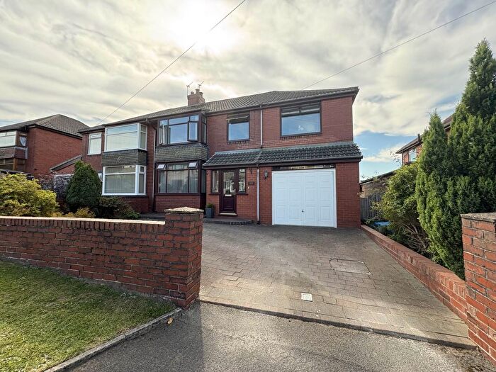 5 Bedroom Semi-Detached House For Sale In Turf Pit Lane, Oldham, OL4