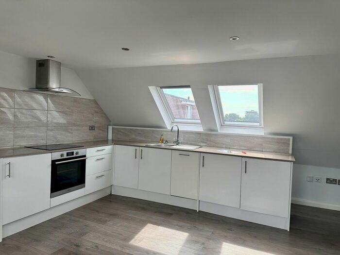 2 Bedroom Flat To Rent In North Road, Southall, UB1