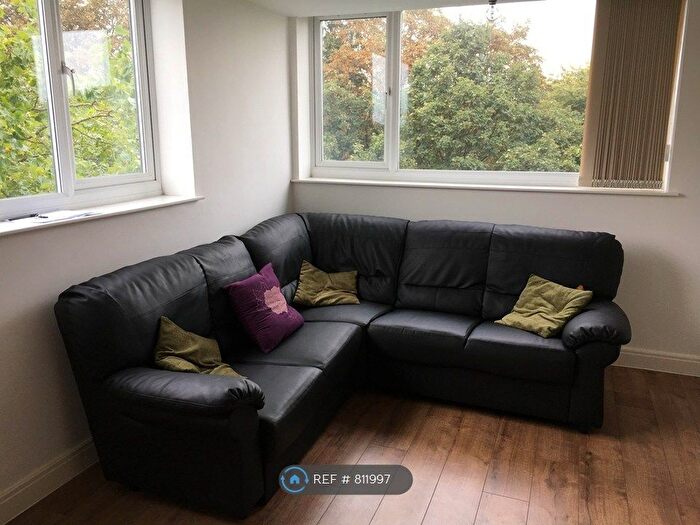 3 Bedroom Flat To Rent In Mere Bank, Liverpool, L17