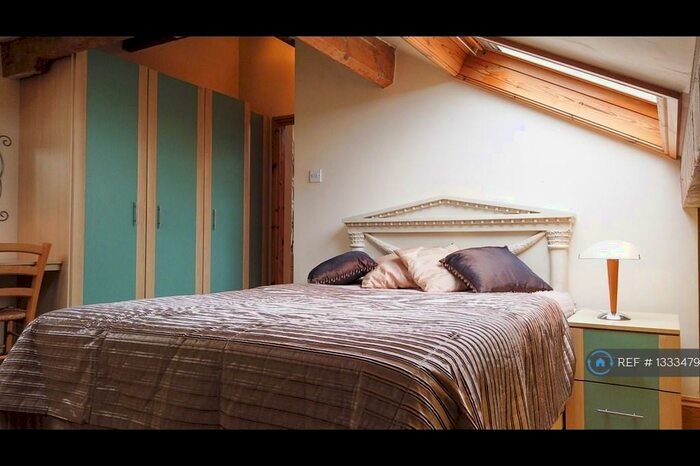 1 Bedroom Flat To Rent In Balmoral Place, Halifax, HX1