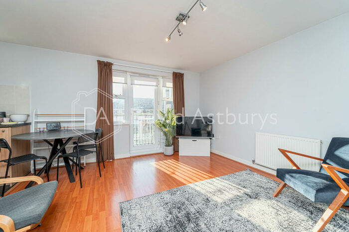 2 Bedroom Apartment To Rent In Coppetts Road, Muswell Hill, London, N10