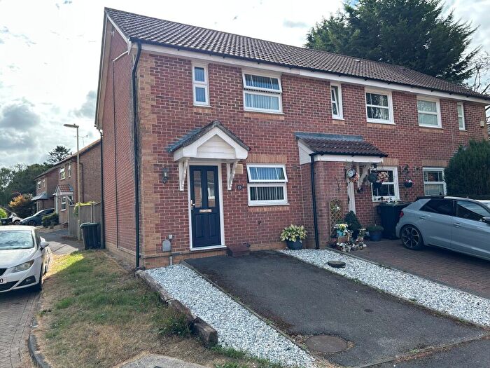 2 Bedroom End Of Terrace House For Sale In Vaughan Road, Dibden, Hampshire, SO45