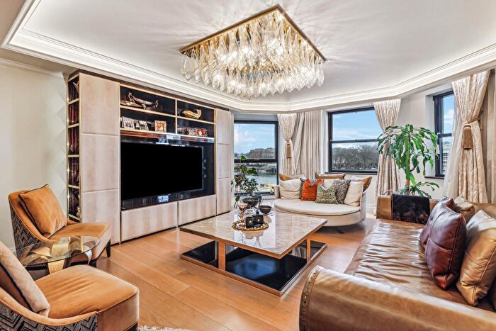 4 Bedroom Flat To Rent In Riverside Court, Nine Elms, SW8