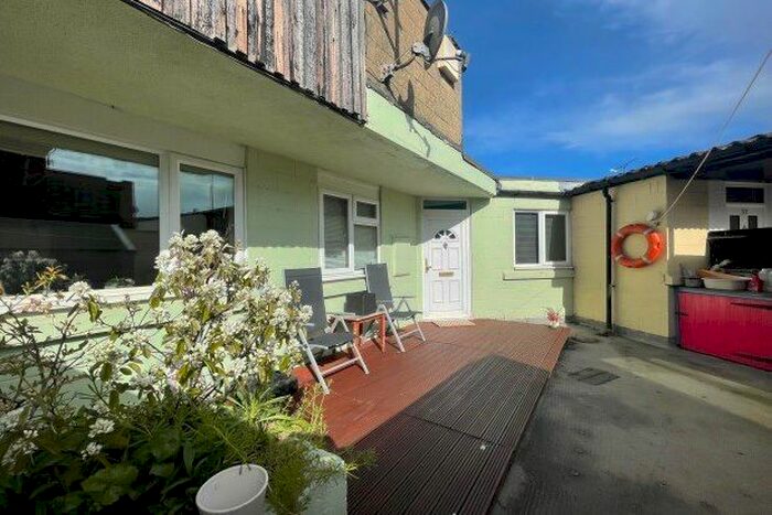 3 Bedroom Flat To Rent In Mildmayes, Basildon, SS16