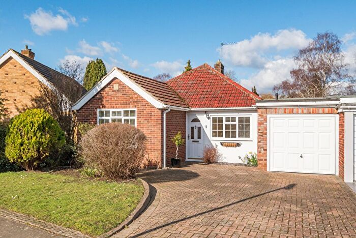 3 Bedroom Bungalow For Sale In Stewart Avenue, Shepperton, TW17