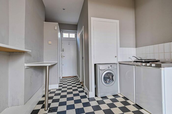 Studio To Rent In Oldridge Road, Balham, London, SW12