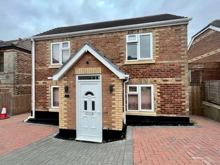 5 Bedroom House To Rent In Sunnyhill Road, Poole, BH12