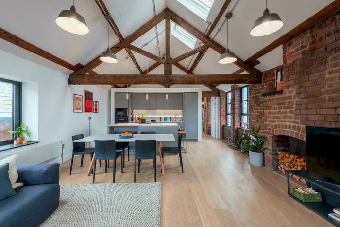 3 Bedroom Town House To Rent In Headford Street, Sheffield, S3