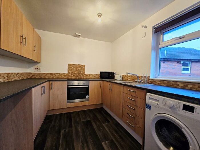 2 Bedroom Flat To Rent In Eltham Drive, Woodhouse, Leeds, LS6