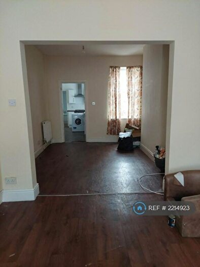 3 Bedroom Semi-Detached House To Rent In Duke Street, Grimsby, DN32
