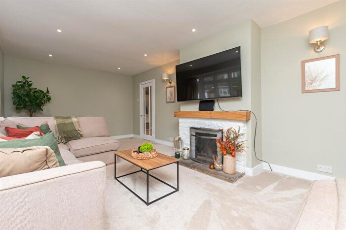 5 Bedroom Detached House For Sale In Cheshunt Close, Meopham, Kent, DA13