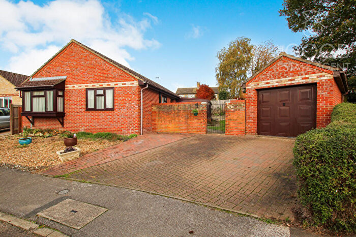 3 Bedroom Bungalow For Sale In Metcalfe Way, Haddenham, CB6