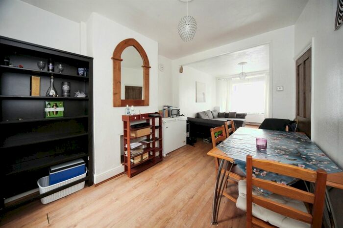 3 Bedroom Terraced House For Sale In Richmond Hill, Luton, LU2