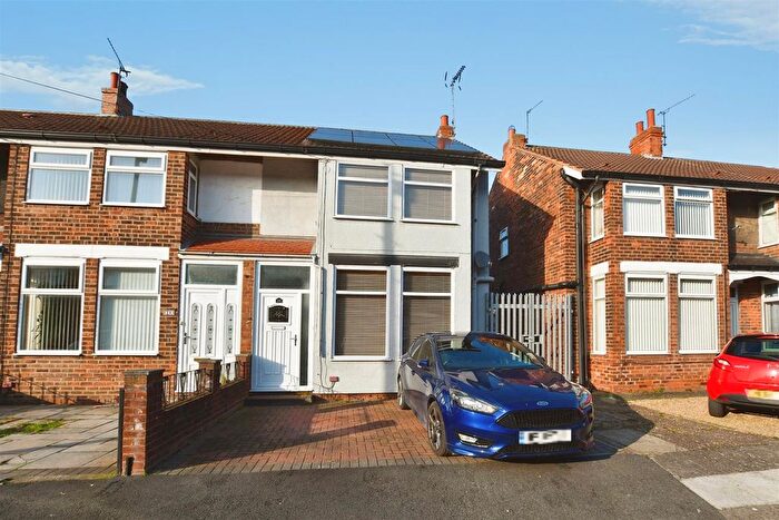 3 Bedroom Terraced House For Sale In Stephenson Street, Hull, HU9