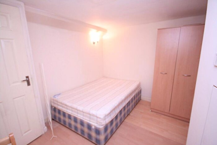 Flat To Rent In Offord Road, Islington, N1
