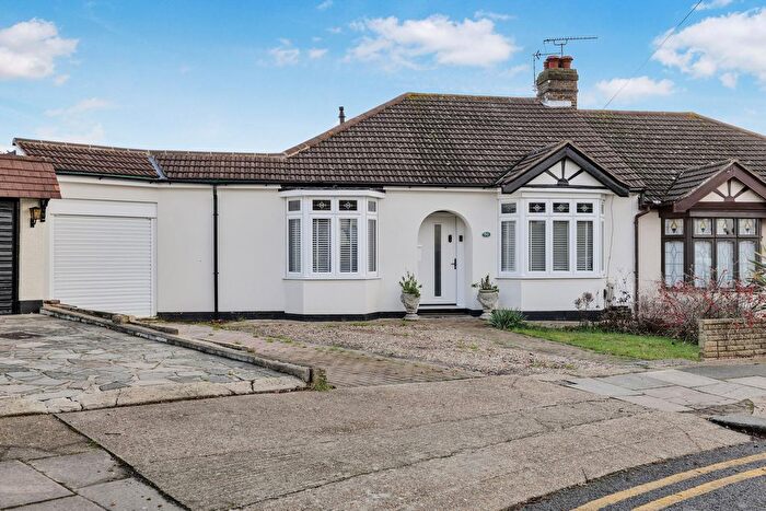 3 Bedroom Bungalow For Sale In Priests Avenue, Romford, RM1
