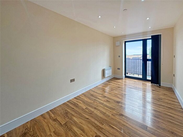 1 Bedroom Flat To Rent In Church Street, Slough, Berkshire, SL1