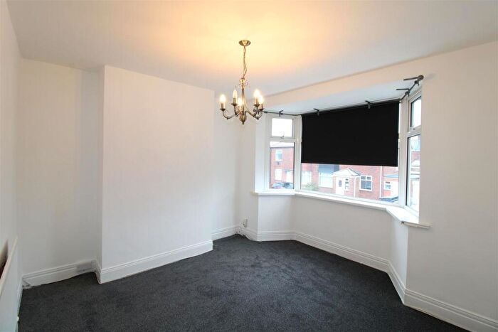 2 Bedroom Apartment To Rent In Marondale Avenue, Walkerdene, Newcastle Upon Tyne, Tyne & Wear, NE6
