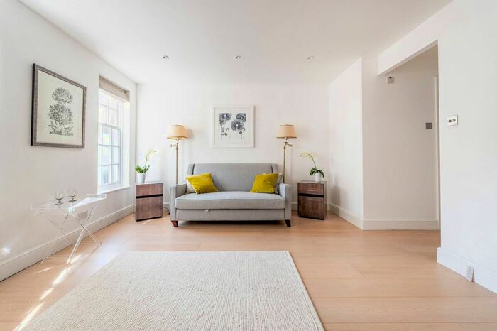 Studio To Rent In Regents Bridge Gardens, Vauxhall, London, SW8