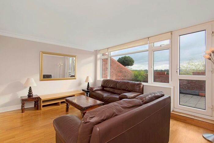 2 Bedroom Maisonette To Rent In Murfett Close, London, SW19