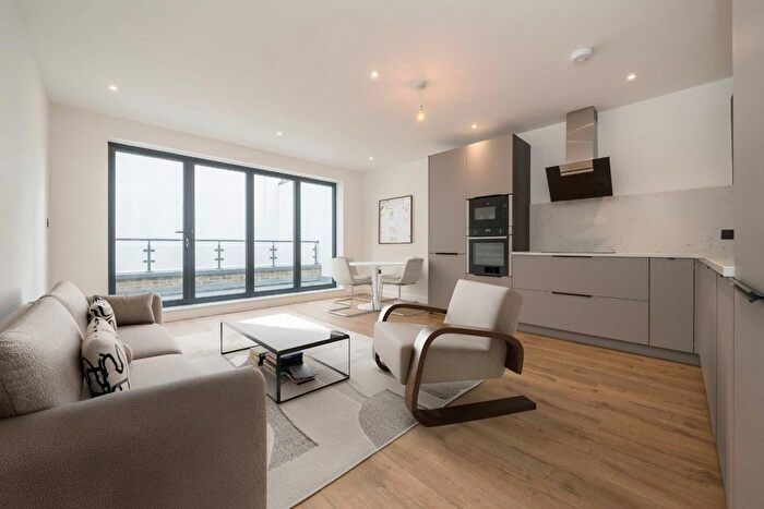 2 Bedroom Flat For Sale In Cranmer Avenue, Northfields, W13