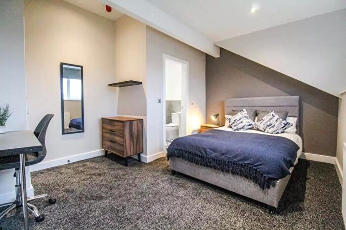 6 Bedroom House To Rent In Mitford Road, Manchester, M14