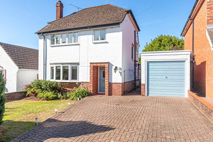 3 Bedroom Detached House For Sale In Newlands Avenue, Caversham, RG4