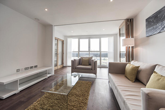 2 Bedroom Flat To Rent In Gateway Tower, Western Gateway, Royal Victoria, E16