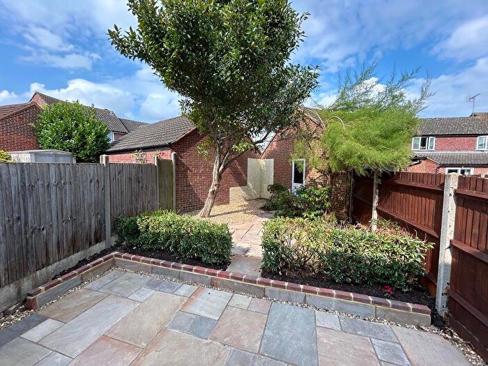 3 Bedroom Semi-Detached House To Rent In Parishes Mead, Stevenage, SG2